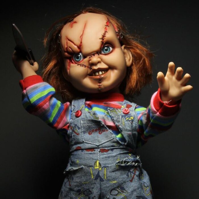 Child's Play Mega Scale Talking Chucky - Image 3